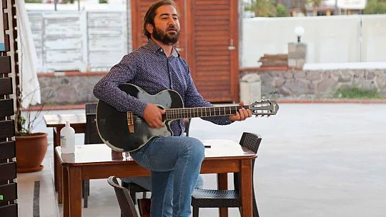 Bodrum sanatçıları Bodrum sokaklarında