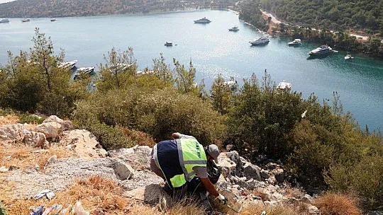 Bodrum'u elleriyle temizliyorlar: 1 ton çöp topladılar