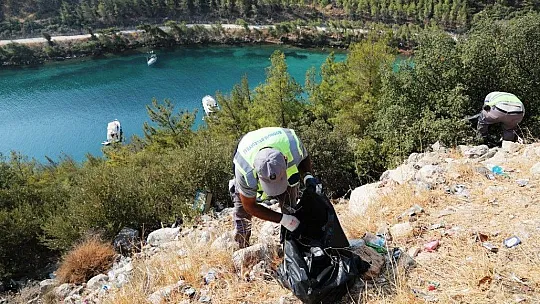 Bodrum'u elleriyle temizliyorlar: 1 ton çöp topladılar