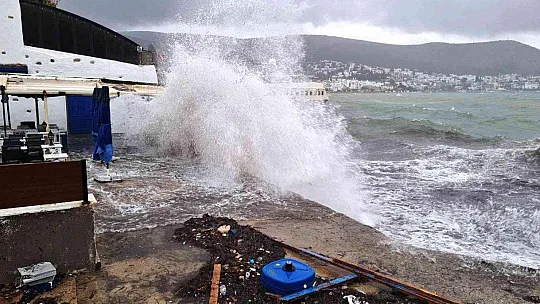 BODRUM'U FIRTINA VURDU
