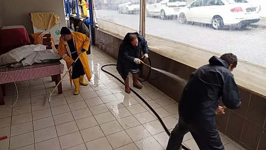 Bodrum'da ekipler, su taşkınlarına karşı teyakkuzda