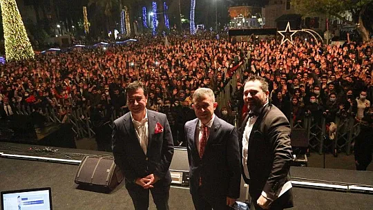 14 günlük yılbaşı partisi etkinlikleri Sertab Erener'le zirveye çıktı