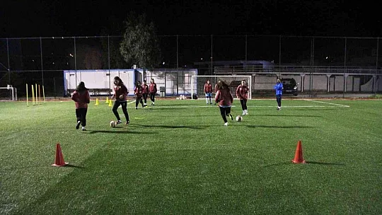 Bodrumlu kızlar 3. lige hazırlanıyor