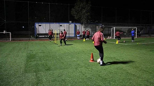 Bodrumlu kızlar 3. lige hazırlanıyor