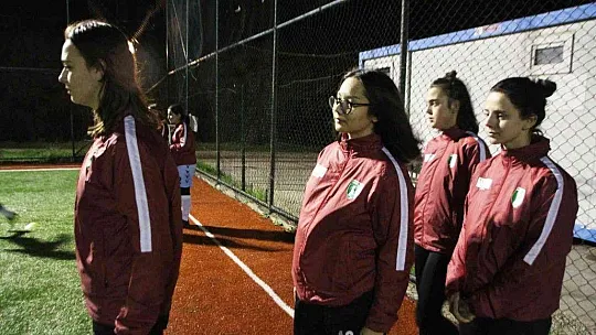Bodrumlu kızlar 3. lige hazırlanıyor