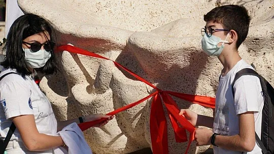 Bodrumlu süngerciler anısına sünger heykeli açılışı yapıldı