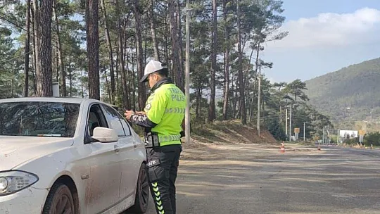 Bölge trafik ekipleri 1 saatte 30 bin lira radar cezası kesti