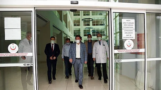 Vali Orhan Tavlı, Menteşe Devlet Hastanesi ile Muğla Sıtkı Koçman Üniversitesi Eğitim ve Araştırma Hastanesinde İncelemelerde Bulundu