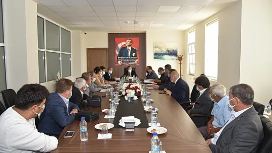 Vali Orhan Tavlı Menteşe İlçesinde muhtarlarla bir araya geldi