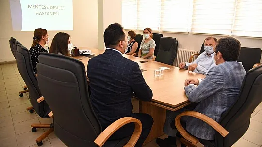 Vali Orhan Tavlı, Menteşe Devlet Hastanesi ile Muğla Sıtkı Koçman Üniversitesi Eğitim ve Araştırma Hastanesinde İncelemelerde Bulundu