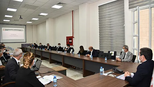 Vali Tavlı, Seydikemer'de Yangından Etkilenen Mahallelerin Muhtarlarıyla Bir Araya Geldi