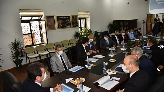 Vali Orhan Tavlı Köyceğiz'de Yangından Etkilenen Mahallelerin Muhtarlarıyla Bir Araya Geldi