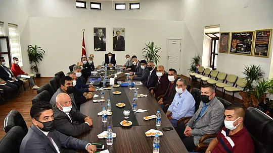 Vali Orhan Tavlı Köyceğiz'de Yangından Etkilenen Mahallelerin Muhtarlarıyla Bir Araya Geldi