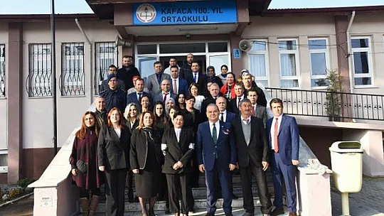 Vali Civelek Öğrencilerin Karne Sevincini Paylaştı