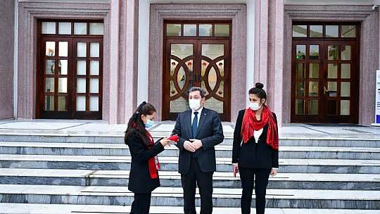 Valiliğe Anlamlı Ziyaret