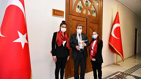 Valiliğe Anlamlı Ziyaret