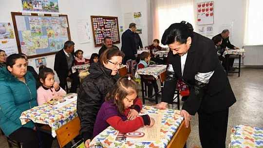 Vali Civelek Öğrencilerin Karne Sevincini Paylaştı