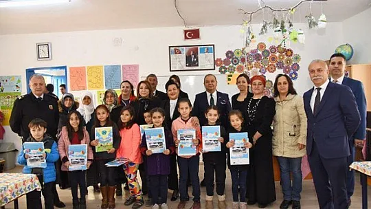 Vali Civelek Öğrencilerin Karne Sevincini Paylaştı