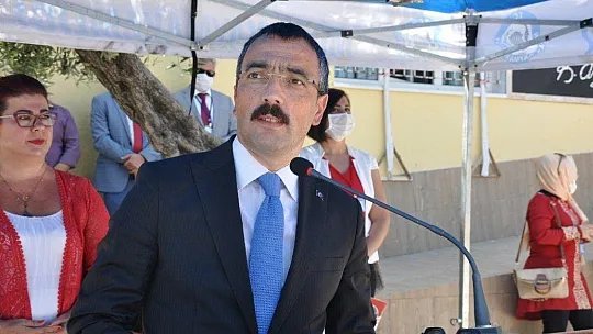 Büyük emekler sonucu tamamlanan Bayrak figürü törenle açıldı
