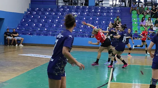 Denizin Kızları Yenimahalle'yi Rahat Geçti