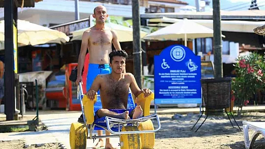 Büyükşehir engelsiz plajlar ile denizlerde engelleri kaldırıyor