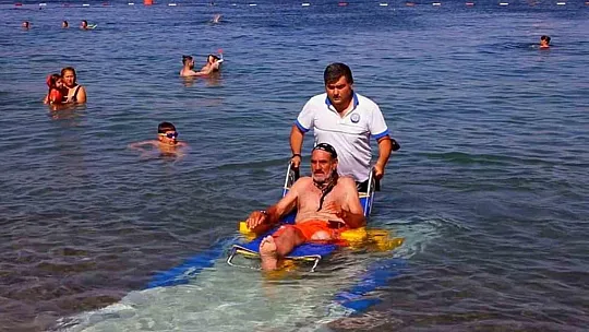Büyükşehir engelsiz plajlar ile denizlerde engelleri kaldırıyor