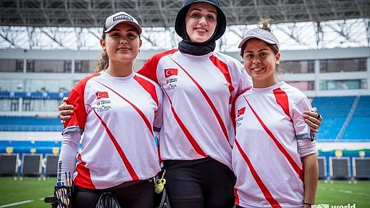 Büyükşehir okçularının bulunduğu milli takım dünya üçüncüsü oldu