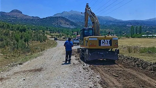 Büyükşehir Seydikemer'de yol çalışmalarını sürdürüyor