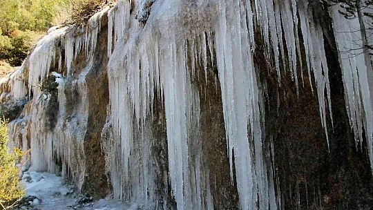 Buz tutan kanyonun görsel şöleni büyüledi