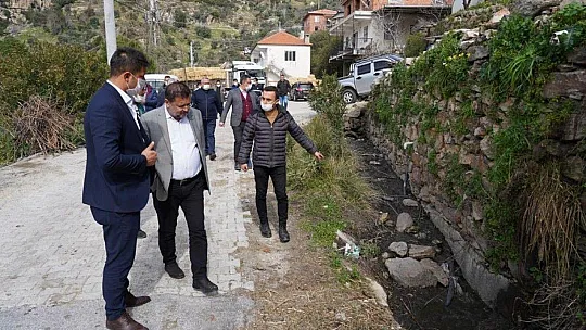 Mahalle ve pazar ziyaretleri hız kesmeden sürüyor