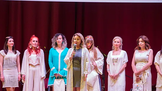 Dastar defilesi büyük beğeni topladı