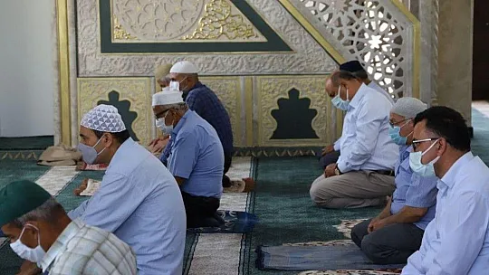 Gerişburnu Şehitler Camii'nde ilk cuma namazı kılındı