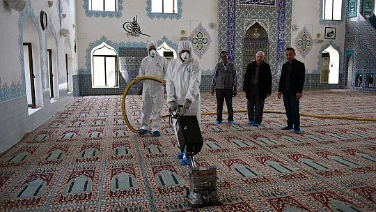 Fethiye Belediyesi'nden Camilere Detaylı Temizlik