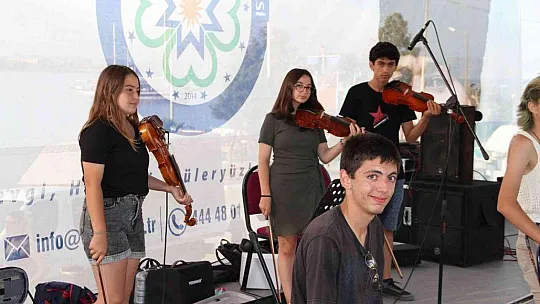 Can Yücel Kültür Sanat Festivali, renkli görüntülerle başladı