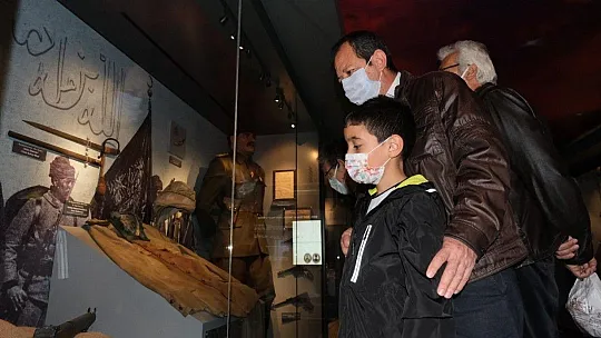 Çanakkale Savaşları Mobil Müzesi ziyarete açıldı