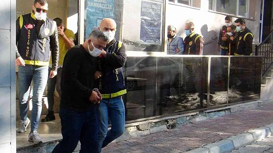 Canan Karatay'ı da dolandırmışlardı, yine yakalandılar
