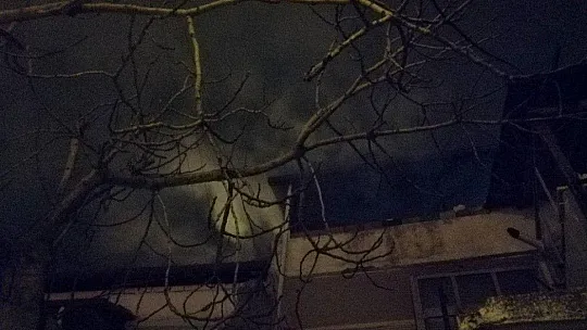 Çatıda çıkan yangın paniğe neden oldu