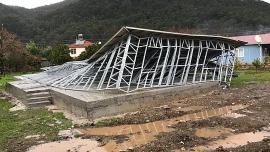 Hortum yıktı geçti