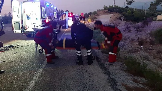 Seydikemer'de kamyonetler çarpıştı 2 yaralı