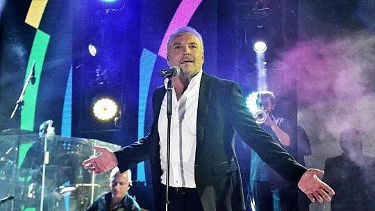 Cenk Eren hayranlarını coşturdu