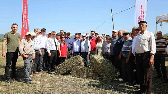 Çiftçilere ücretsiz saman balyası dağıtıldı