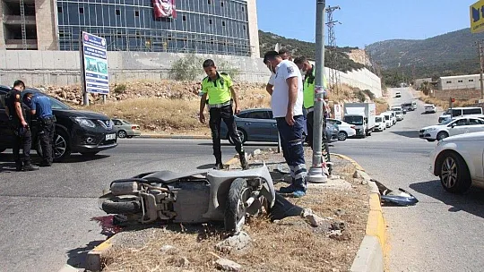 Ciple çarpışan motosiklet sürücüsü hayatını kaybetti