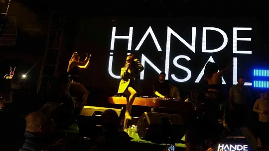 Yaz konserleri Hande Ünsal ile başladı
