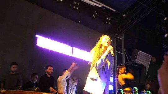 Yaz konserleri Hande Ünsal ile başladı