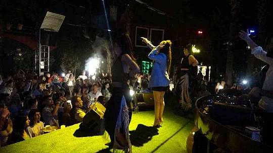 Yaz konserleri Hande Ünsal ile başladı
