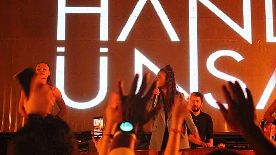 Yaz konserleri Hande Ünsal ile başladı