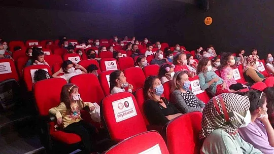 Çocuklar 'Ormanın Anahtarı' adlı oyunu ilgiyle izledi