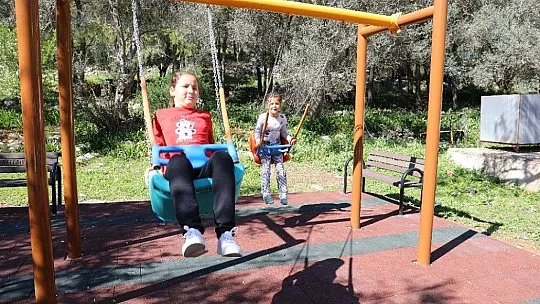 Çocuklar oyun parkına kavuşmanın mutluluğunu yaşadı