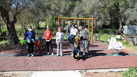 Çocuklar oyun parkına kavuşmanın mutluluğunu yaşadı
