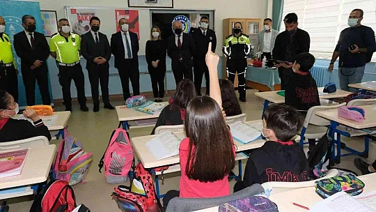 Çocuklar trafikte kural ihlali yapan ebeveynlerini uyaracak